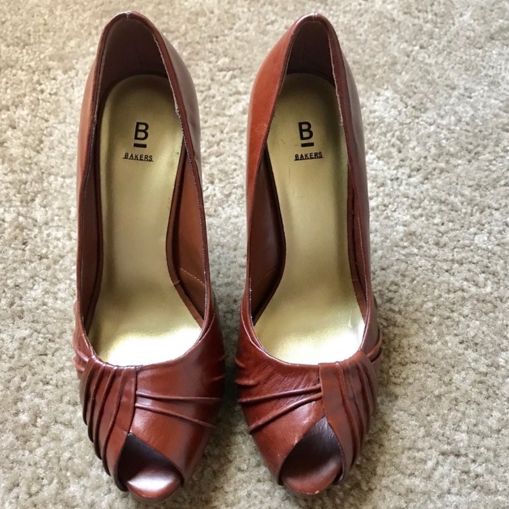 Bakers Women’s Peep Toe High Heels Size 8 Brown Cognac Leather Look Dress Pumps